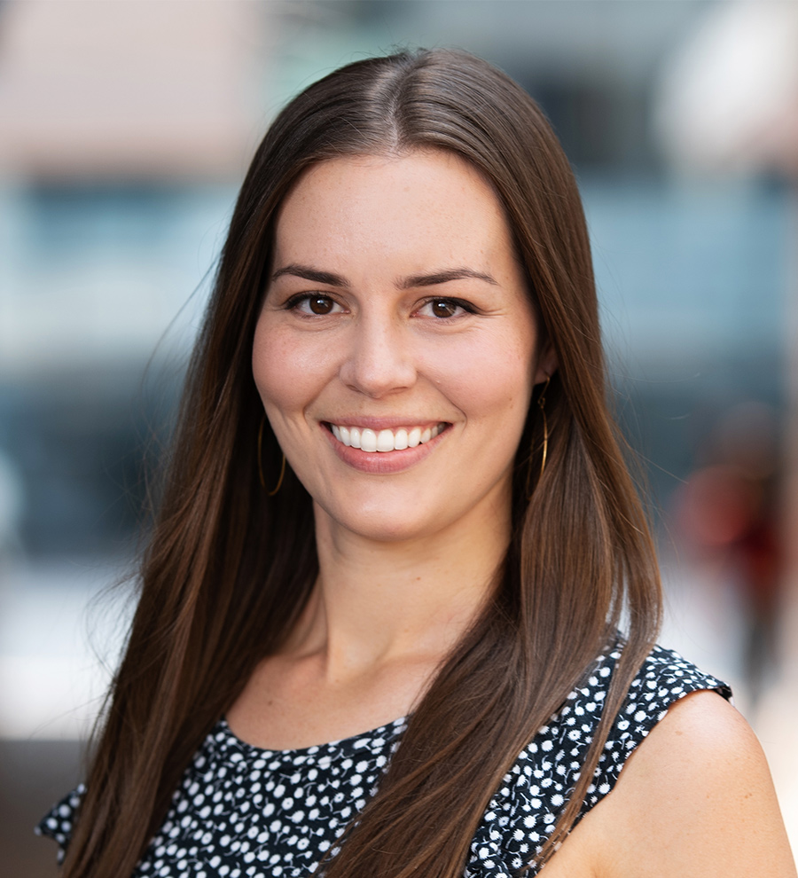 Laura Dreyer Headshot